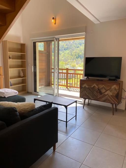 Charmant T4 Duplex Vue Montagne ลูด็องวีแย็ล ภายนอก รูปภาพ