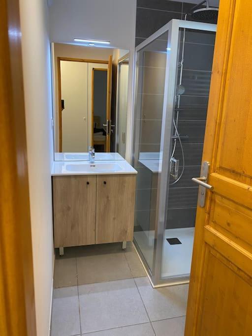 Charmant T4 Duplex Vue Montagne ลูด็องวีแย็ล ภายนอก รูปภาพ
