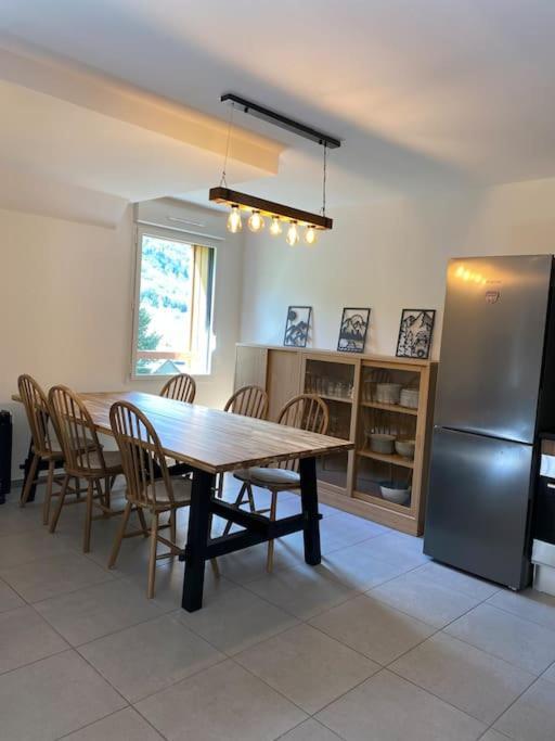 Charmant T4 Duplex Vue Montagne ลูด็องวีแย็ล ภายนอก รูปภาพ