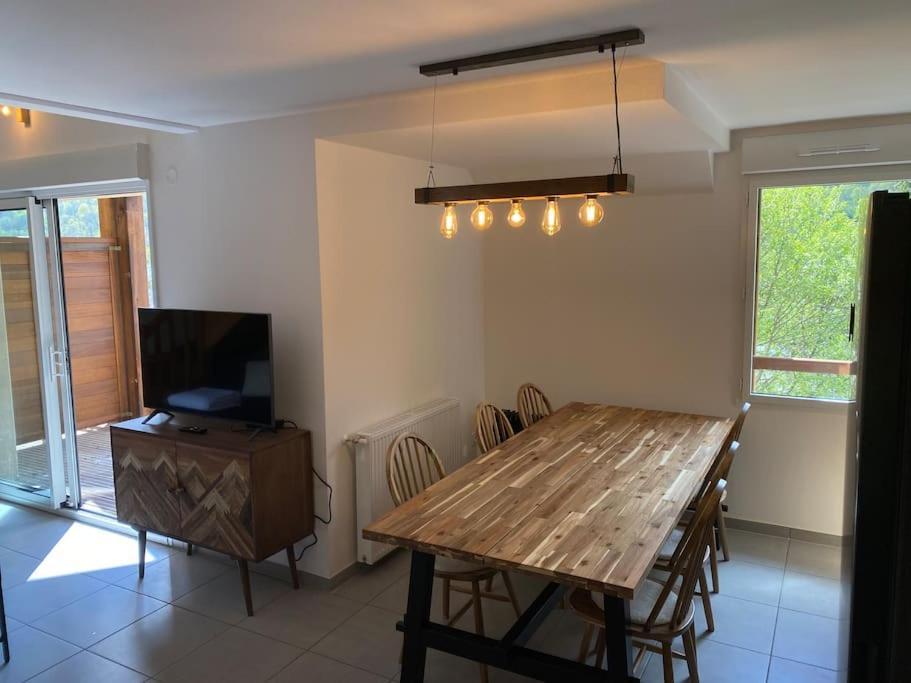 Charmant T4 Duplex Vue Montagne ลูด็องวีแย็ล ภายนอก รูปภาพ